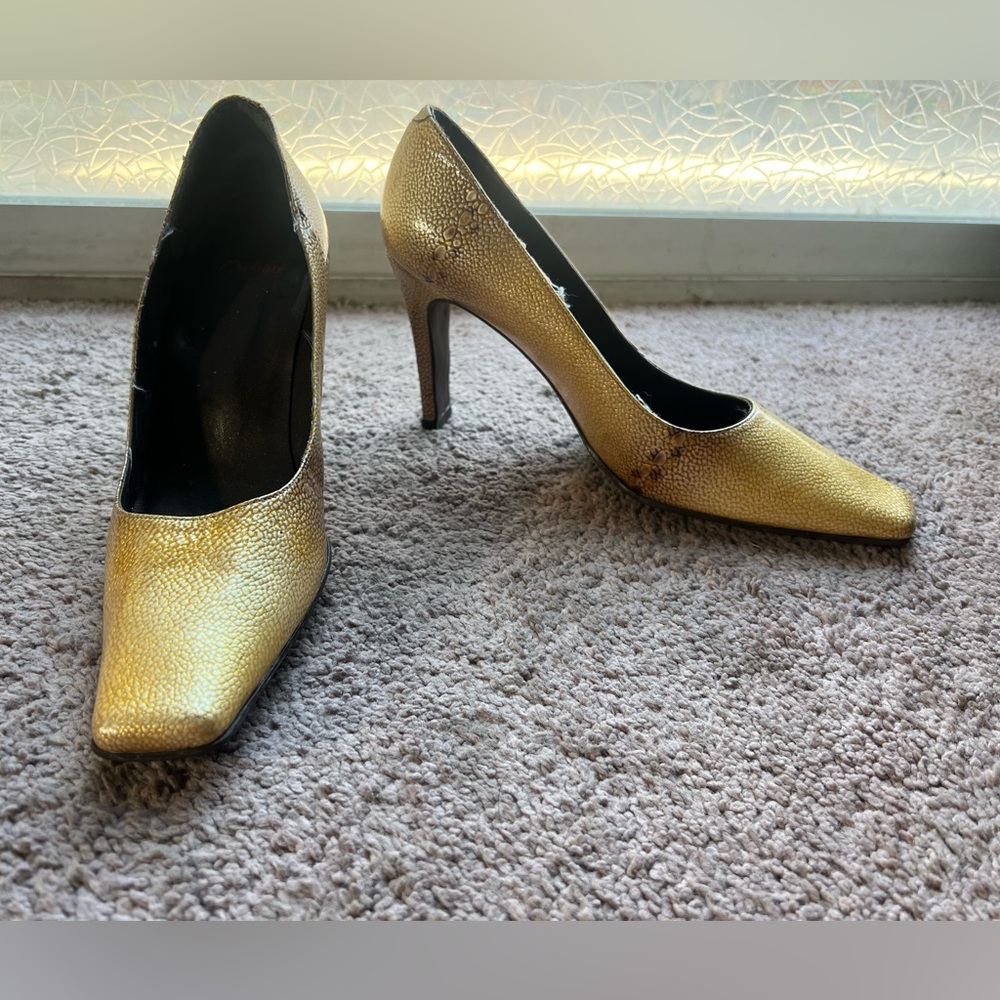 Melian Gold Snake Skin Pumps Size 9.5M